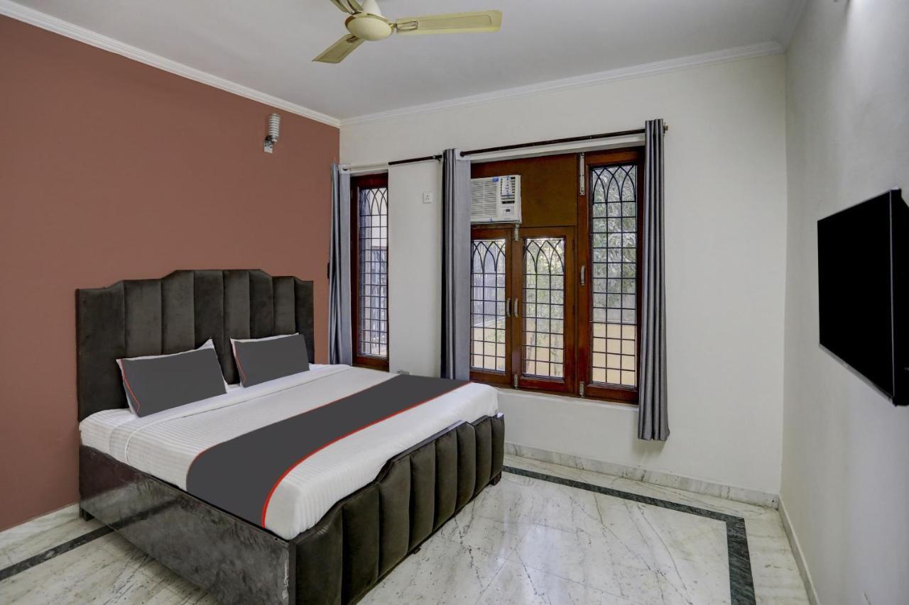 Super Capital O Uk House Residency Hotel คูร์เคาน์ ภายนอก รูปภาพ
