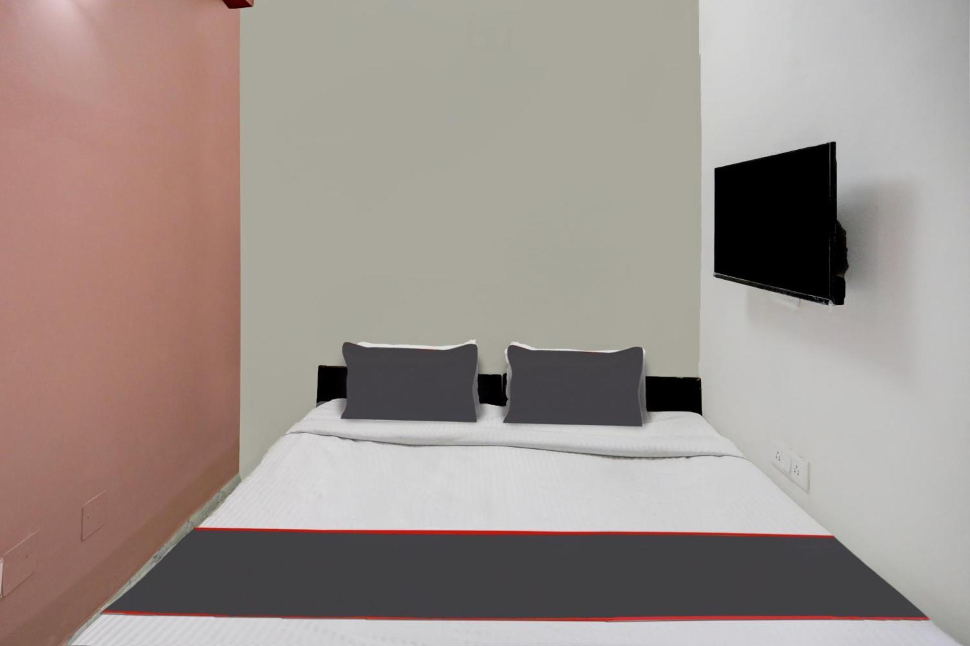 Super Capital O Uk House Residency Hotel คูร์เคาน์ ภายนอก รูปภาพ