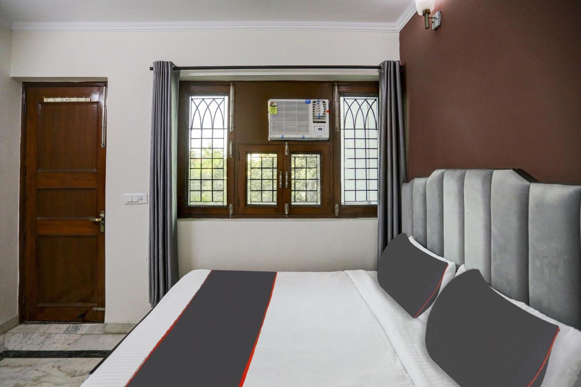 Super Capital O Uk House Residency Hotel คูร์เคาน์ ภายนอก รูปภาพ