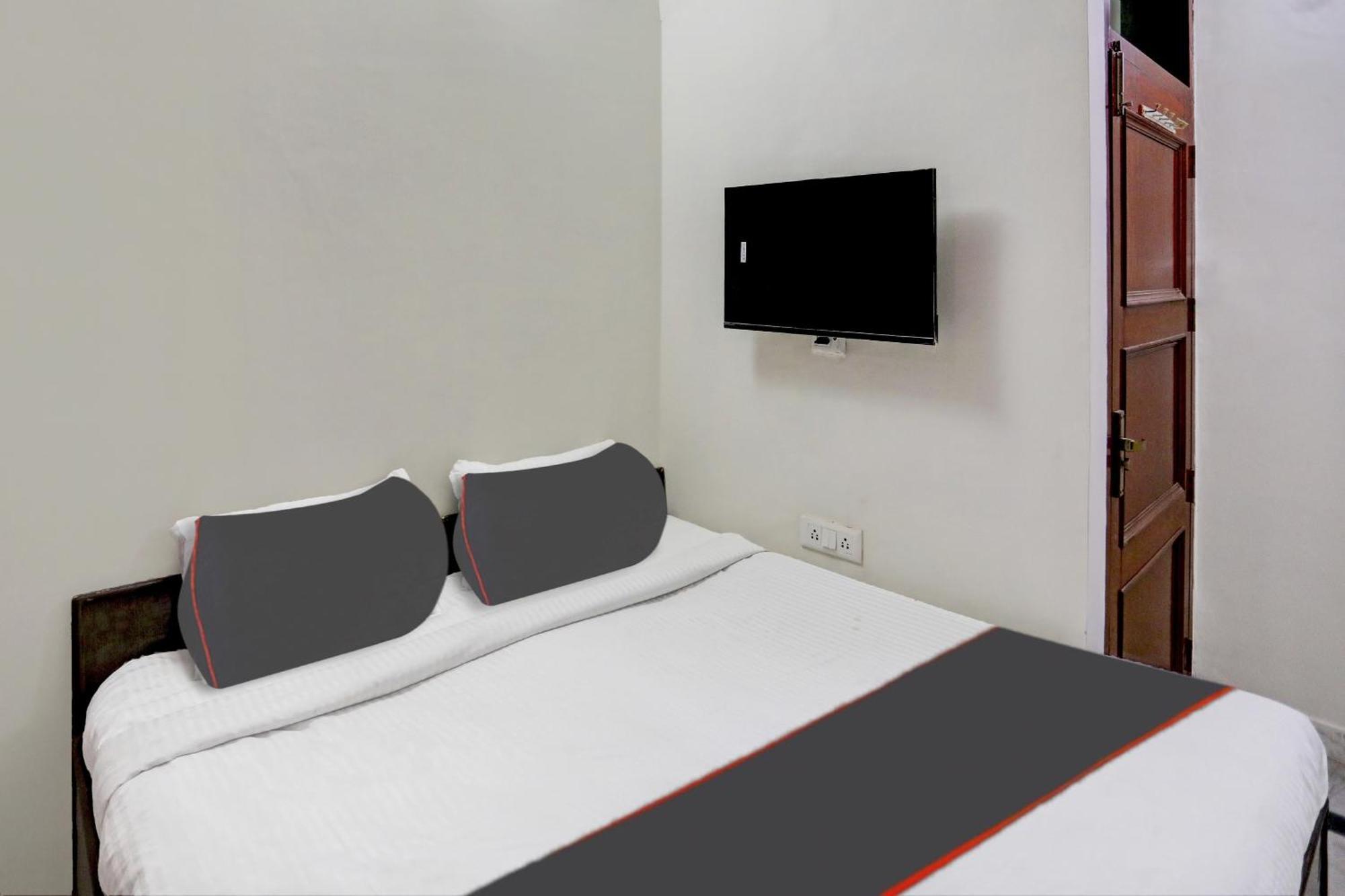 Super Capital O Uk House Residency Hotel คูร์เคาน์ ภายนอก รูปภาพ