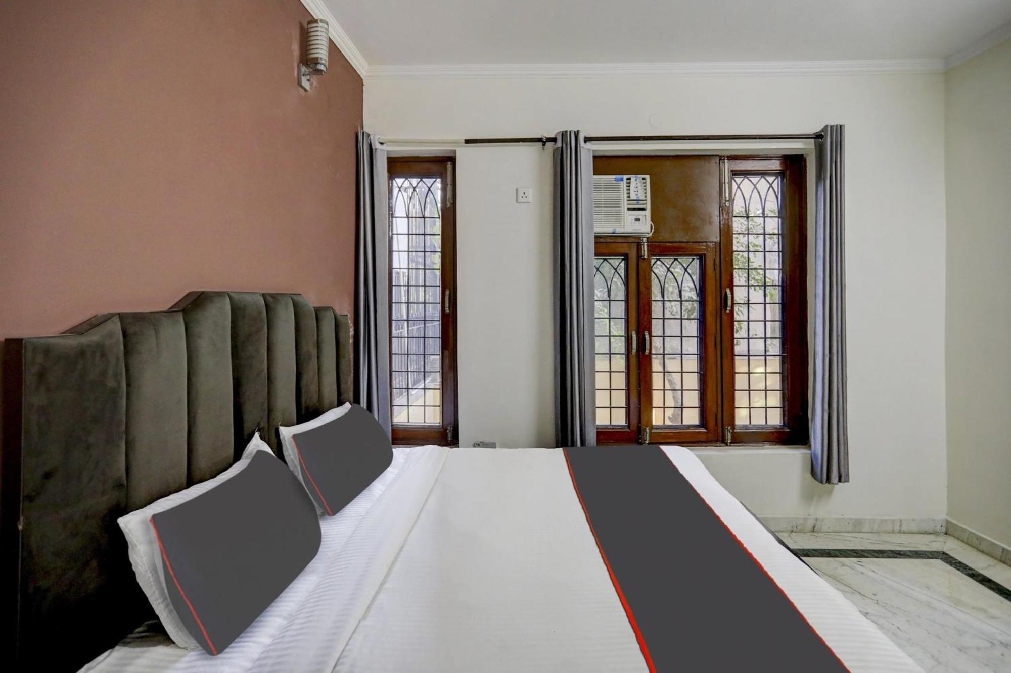 Super Capital O Uk House Residency Hotel คูร์เคาน์ ภายนอก รูปภาพ