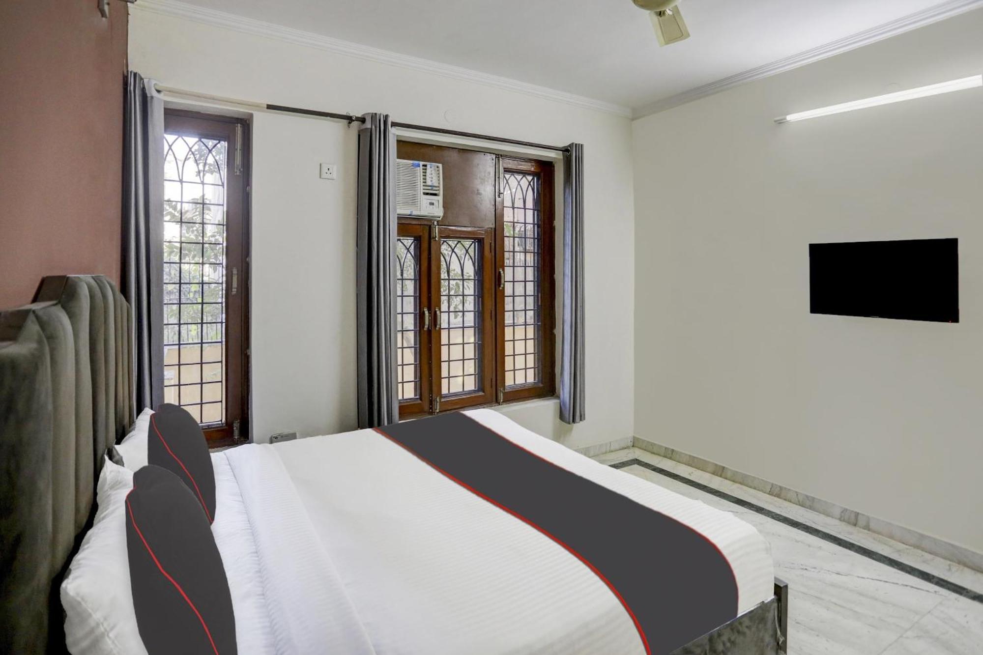 Super Capital O Uk House Residency Hotel คูร์เคาน์ ภายนอก รูปภาพ
