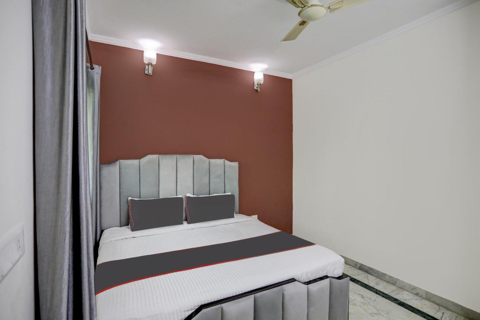 Super Capital O Uk House Residency Hotel คูร์เคาน์ ภายนอก รูปภาพ