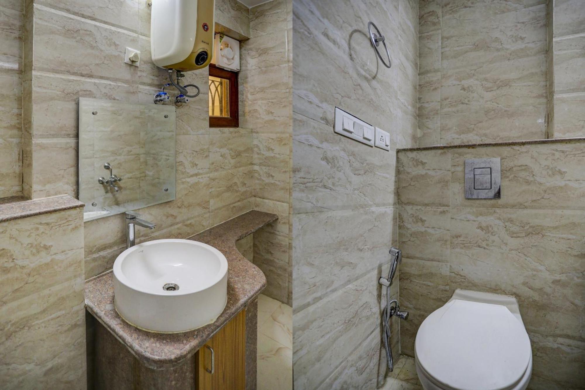 Super Capital O Uk House Residency Hotel คูร์เคาน์ ภายนอก รูปภาพ